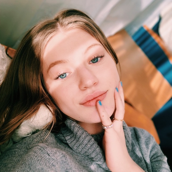 Meet your Posher, Tori - Picture 1 of 1